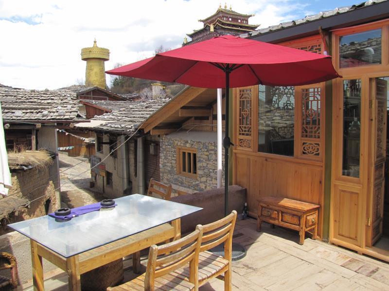 Deqen Kersangs Relay Station Hotel מראה חיצוני תמונה
